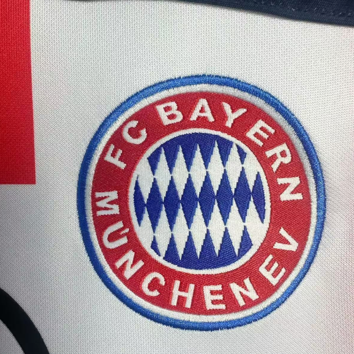 2000-2002 Bayern Munich Away Kit